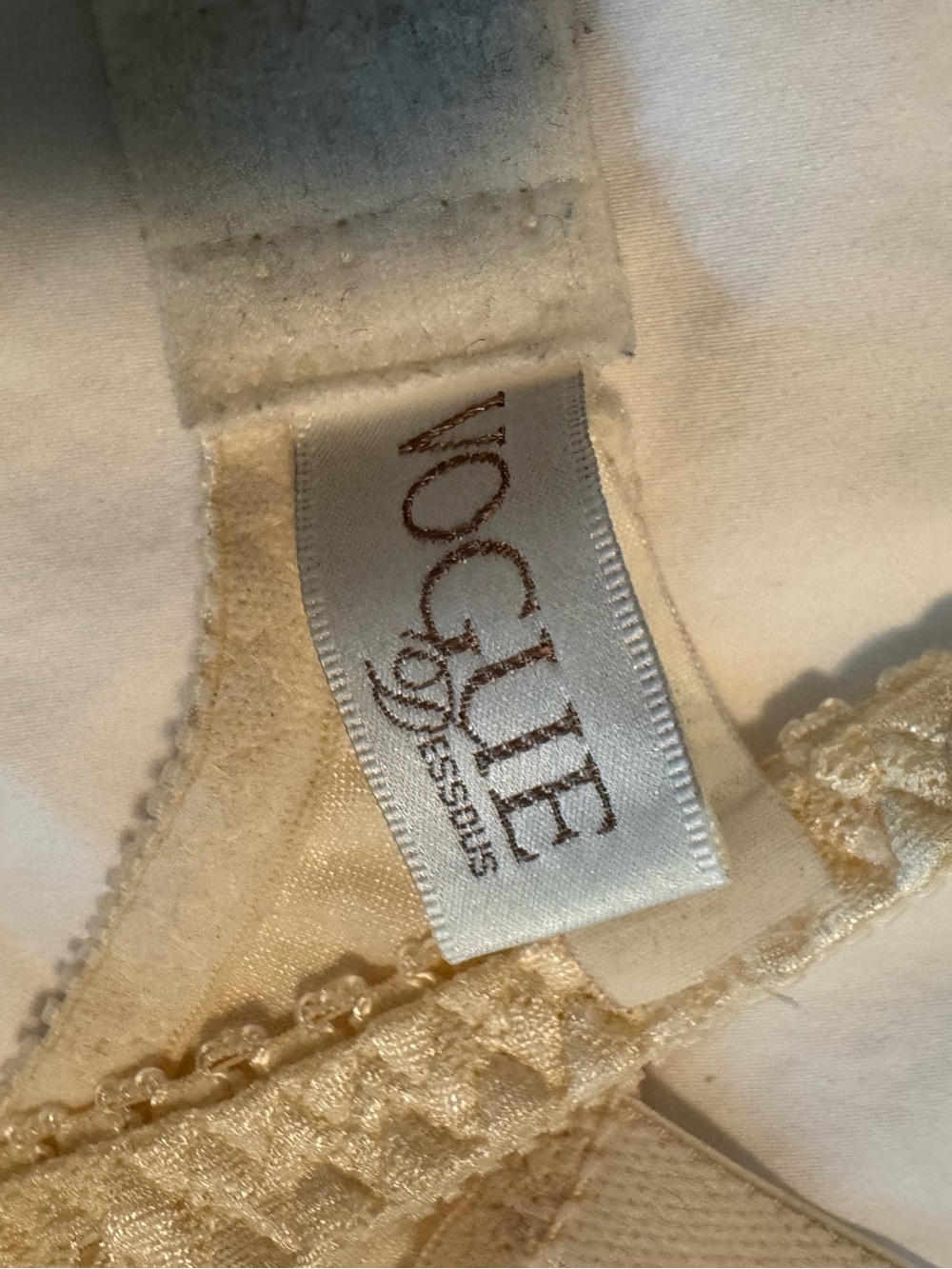 Wacoal and Vogue Lace Underwire Bra Trio in Ivory, Nude, and Black Size 36C - Picture 13 of 15
